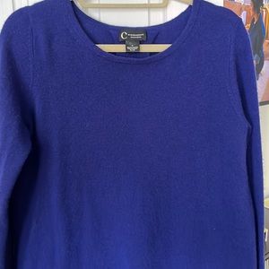 Soft 100% cashmere blue crew neck sweater in size M!